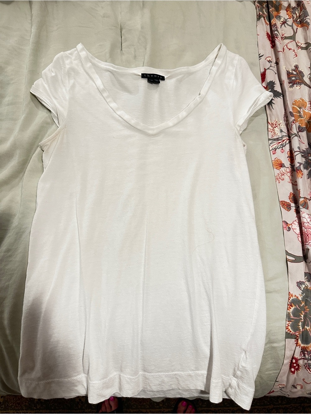 Theory White Slub V-Neck Tee